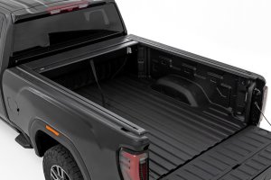 Chevrolet Silverado 2500 HD Manual Retractable Bed Cover - Rough Country - Matte Black - '20-'26
